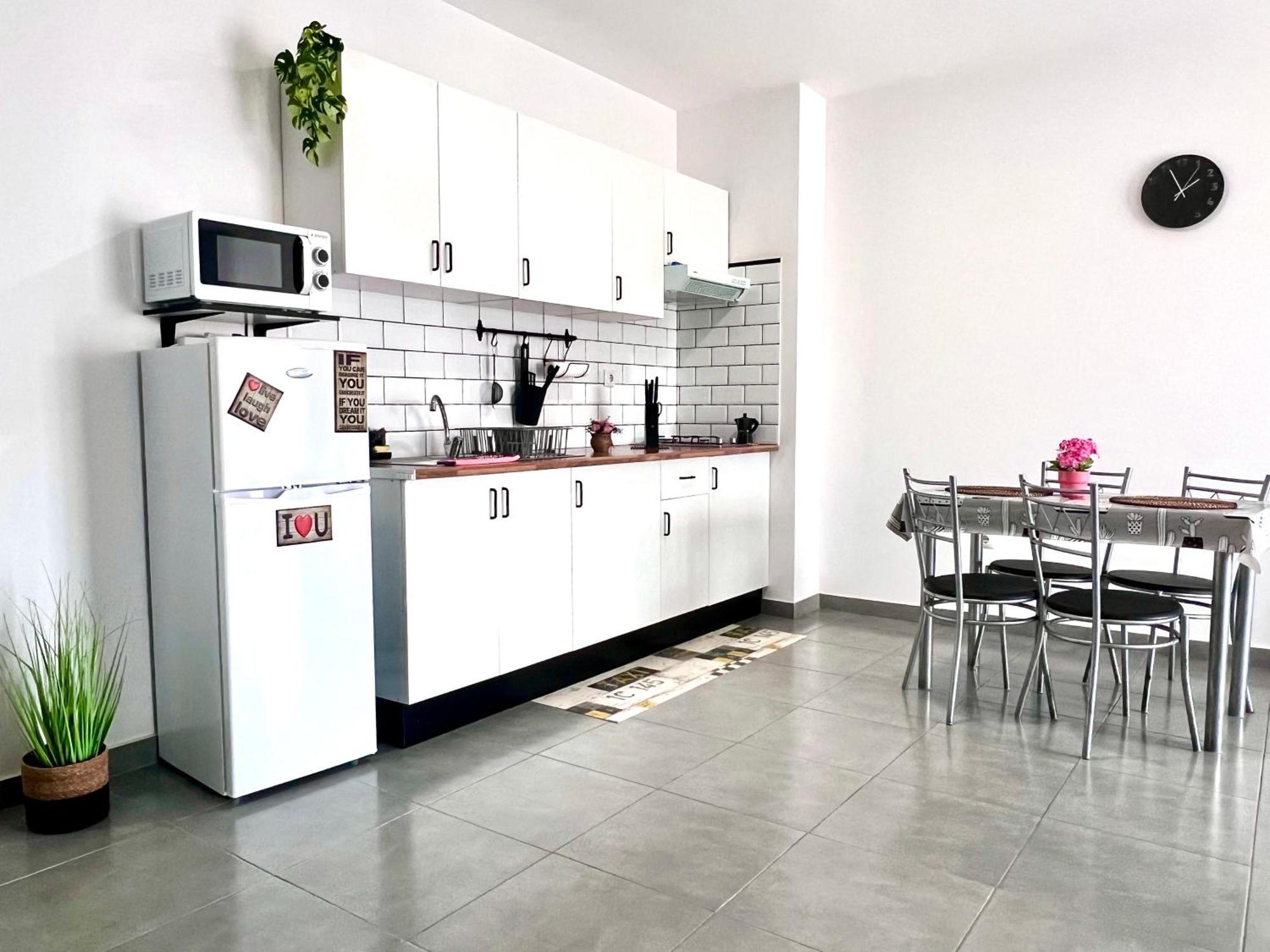 Animos! Apartments - 10 Modern Apartments Near The City & Beach, Perfect For Nomads, Travellers, Families, Watersports! Санта Мария Екстериор снимка